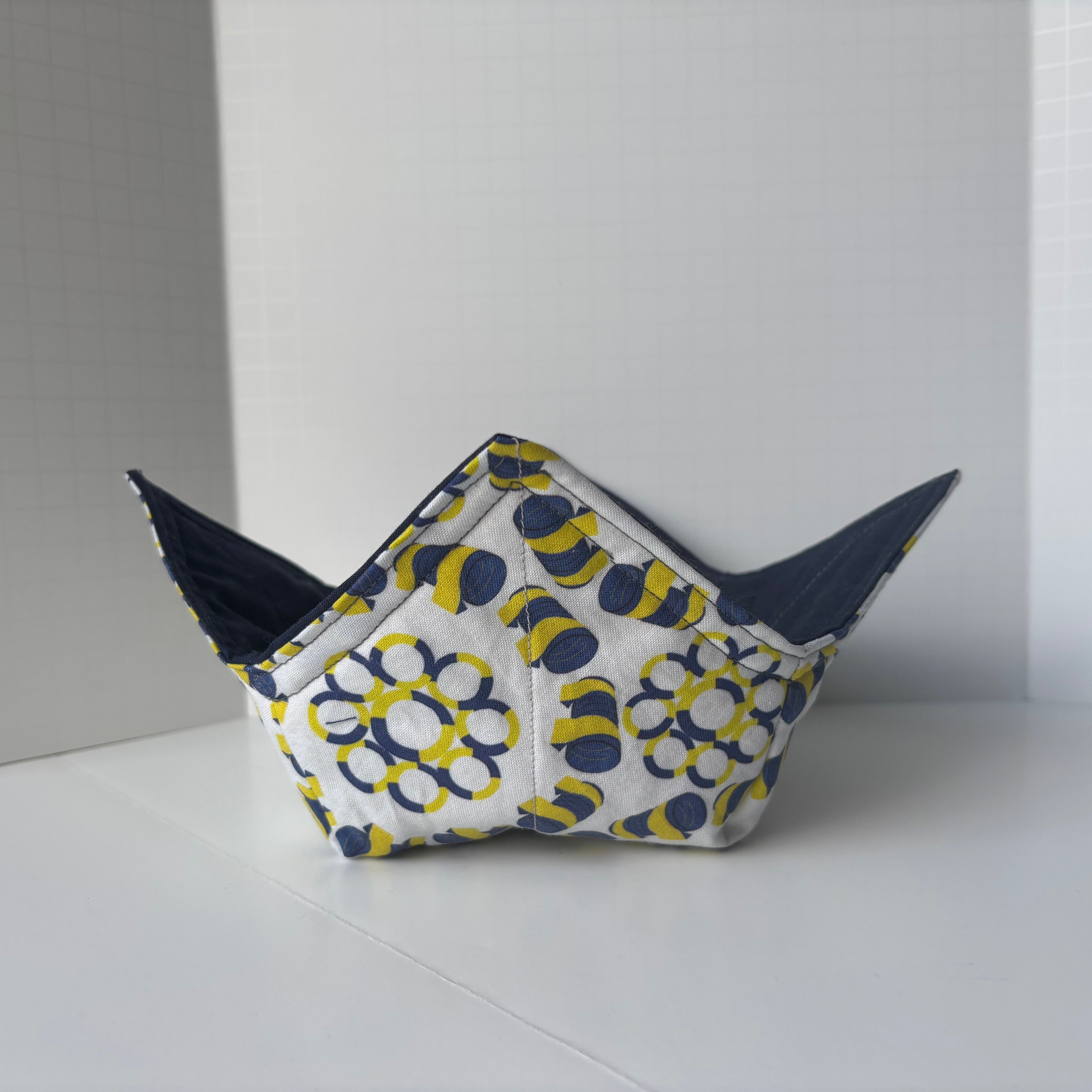 Fabric cozy bowl with agility tires and tunnels design.